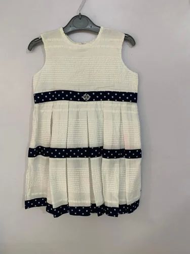 White Sleeveless Girls Kids Frock, Feature : Attractive Pattern, Comfortable, Easy To Wash