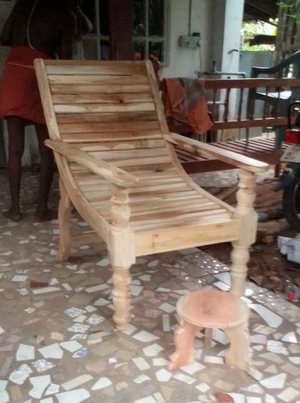 Polished Wooden Relax Chair, for Home, Hotel, Feature : Attractive Designs, High Strength, Quality Tested