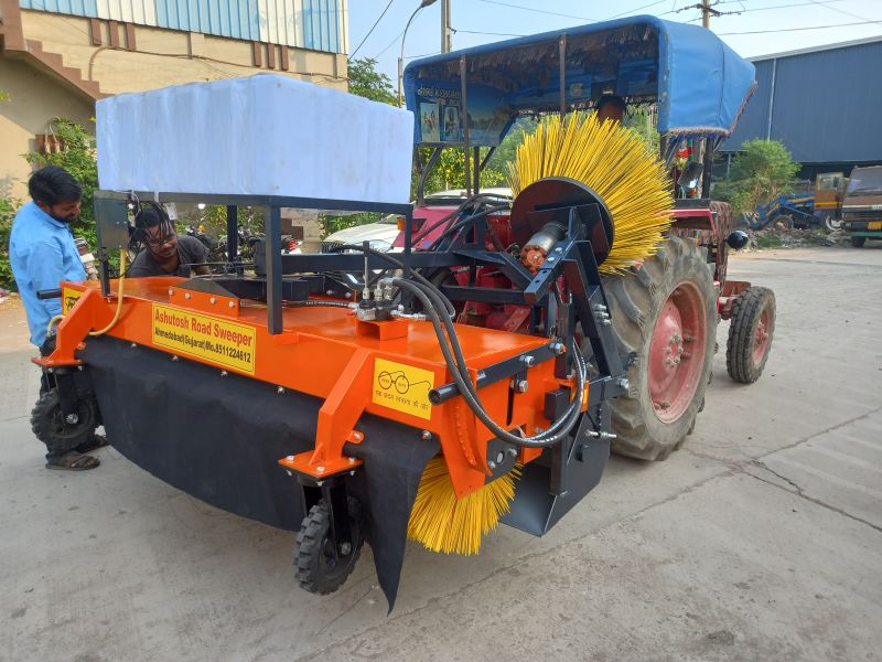 100-1000kg Road Broomer Machine, For Asphalt Surface, Rcc Surface Cleaning, Automatic Grade : Automatic