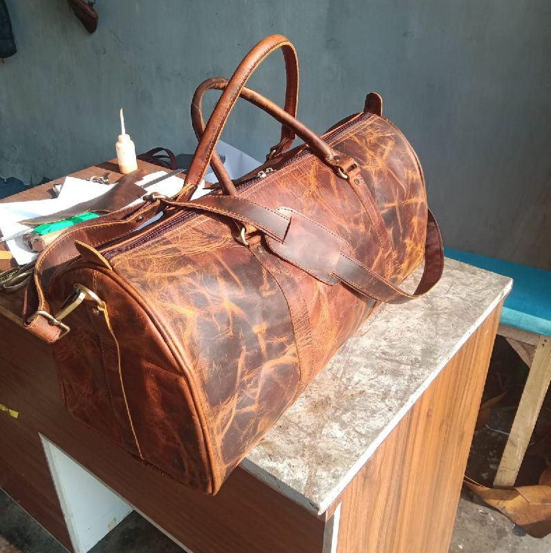 Leather Duffle Bag, for Travel Use, Specialities : Attractive Designs, Easy To Carry, Good Quality