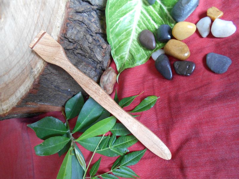 Natural neem wood tongue cleaner, for Beauty, Feature : Non Harmful