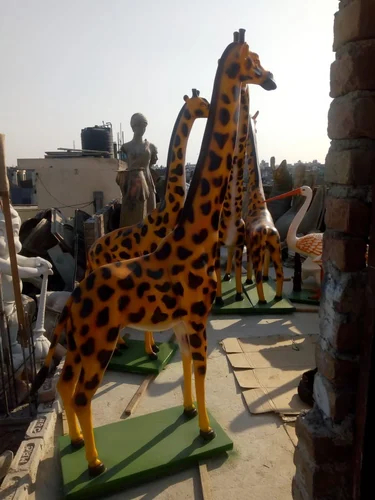 Fiberglass Giraffe Statue, Color : Natural