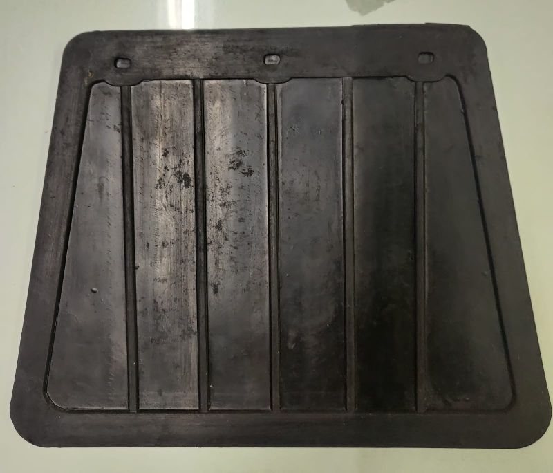 Black Rectangular Rubber Mud Flaps, for Auto-mobiles Use, Feature : Light Weight, Long Life