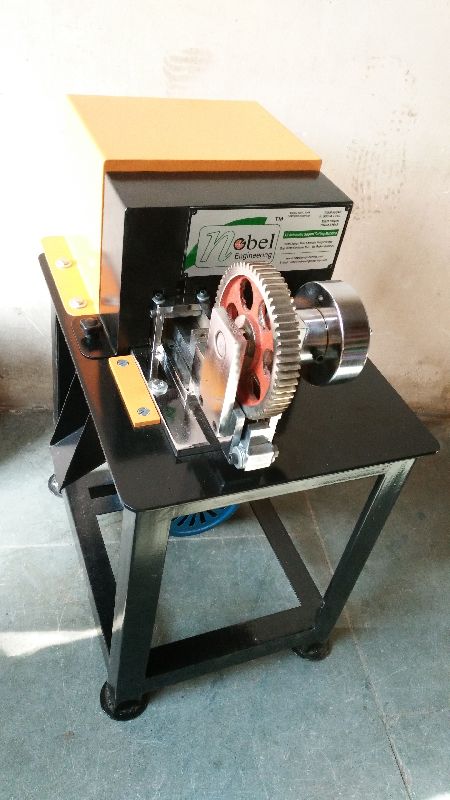 220 Manual 0.5HP Supari Chips Cutting Machine