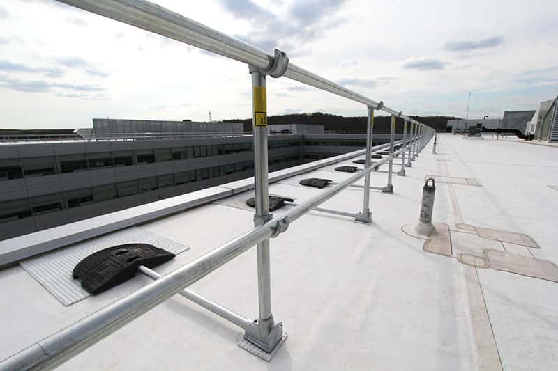 Automatic Hydraulic Roof Safety Railing System, for Industrial Use, Shape : Round
