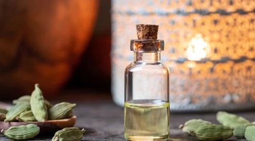 Cardamom Oil, for Cooking, Feature : Good Quality
