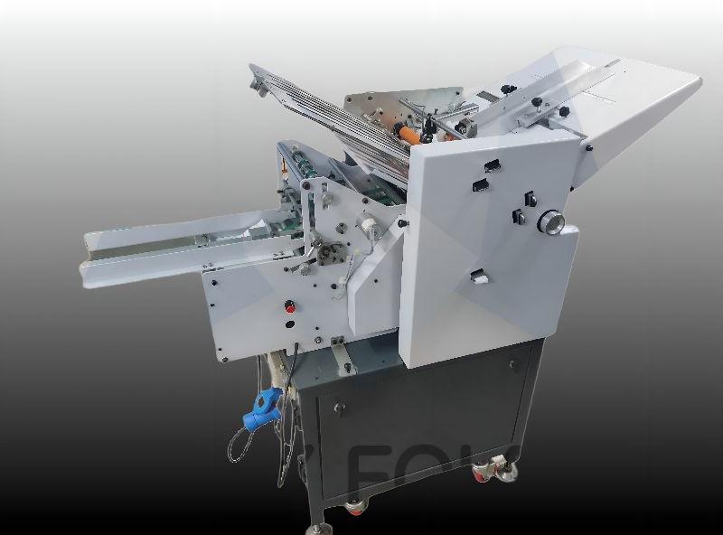 leaflets folding machine