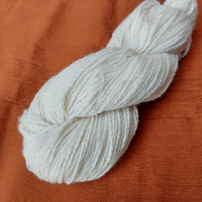 Woolen Yarn, for Weaving, Specialities Seamless Finish, Good Quality