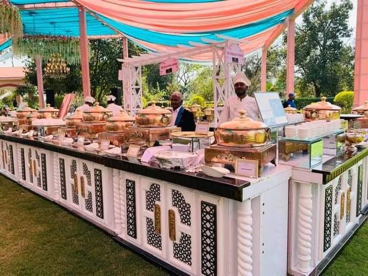 Square Polished Wooden Display Counter, Size 5' X 3', Certification