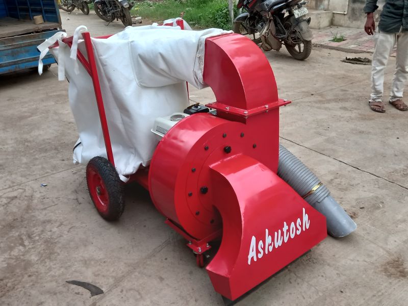 Red Metal 55 Kg leaf collector, for Garden Riding