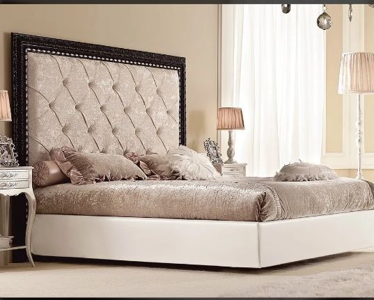Luxury Designer Bed, for Home, House, Lodge, Feature : Big Size, Easy To Clean