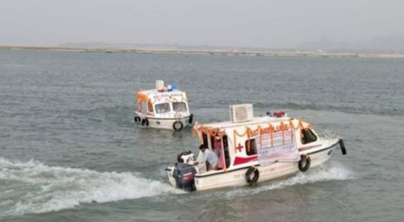 Frp Ambulance boat with 60hp motor, Length : 7 Mtr