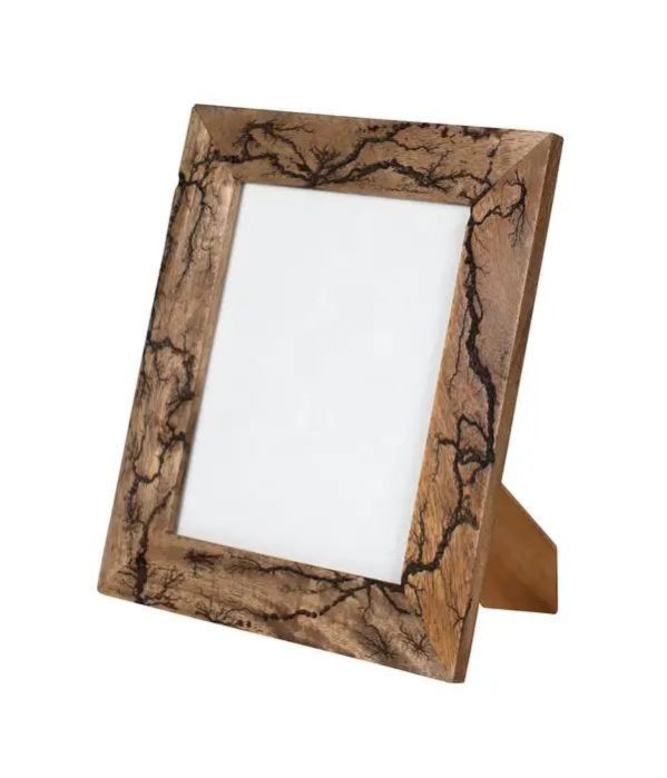 Polished wooden photo frame, for Home, Hotel, Office, living room, Feature : Attractive Design, Fine Finishing