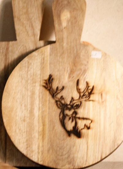 25x34.6x1.7 cm Deer Engraved Wooden Round Platter