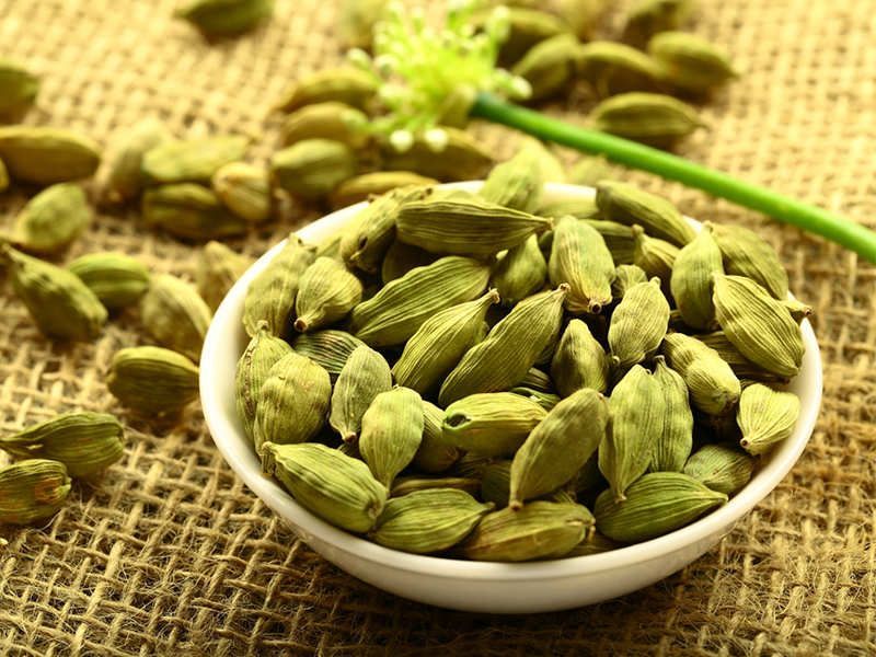 Organic Green Cardamom, for Food Medicine, Spices, Cooking, Packaging Type : Plastic Packet