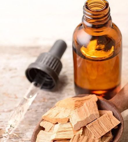 Natural Sandalwood Essential Oil, for Medicines, Cosmetics, Packaging Type : Glass Bottles