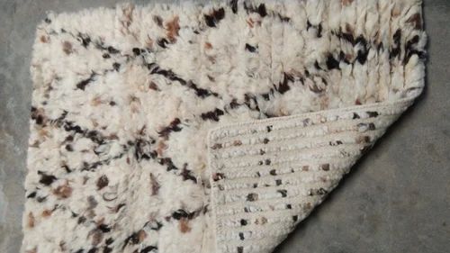 Rectangular Hand Spun Wool Carpet, for Home, Home Decor, Office, Restaurant, Style : Contemporary