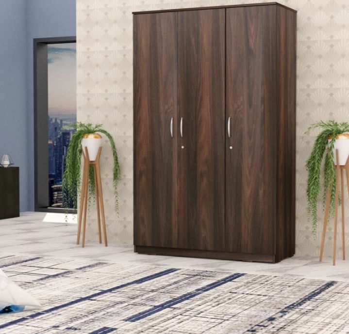 Laminate Plywood 3 Door Wardrobe, For Office Use, Industrial Use, Home Use, Specialities : Fine Finished