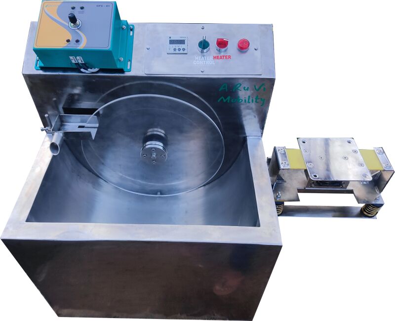 Silver Automatic 15kg Chocolate Tempering Machine With Vibrator, Mixer Type : Agitator