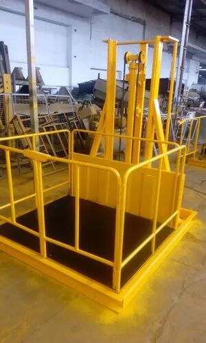 Hydraulic Elevating Lift, Color :  Yellow