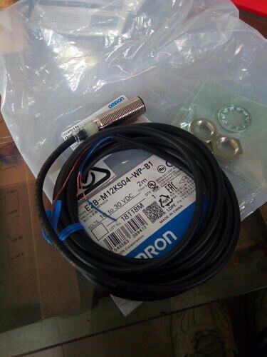 OMRON Proximity Sensor Model, Model Number : E2B-M18KS08-WP-B1