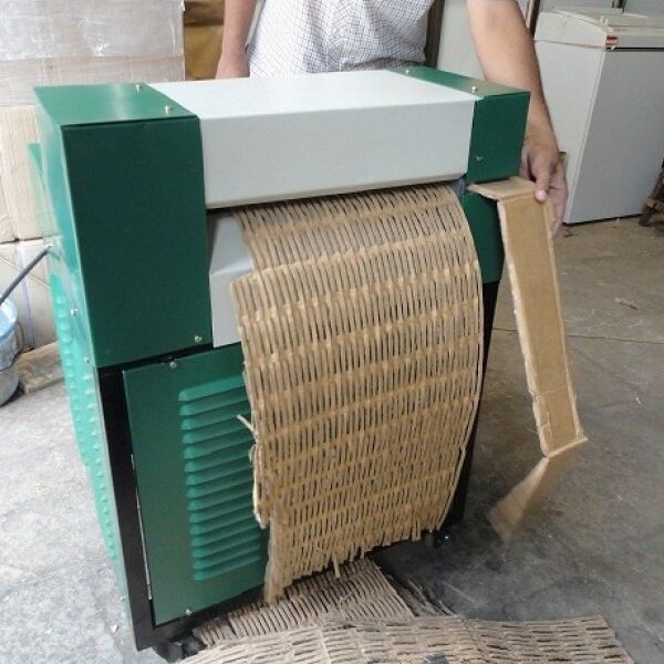 CORRUGATE SHEETS SHREDDING MACHINE