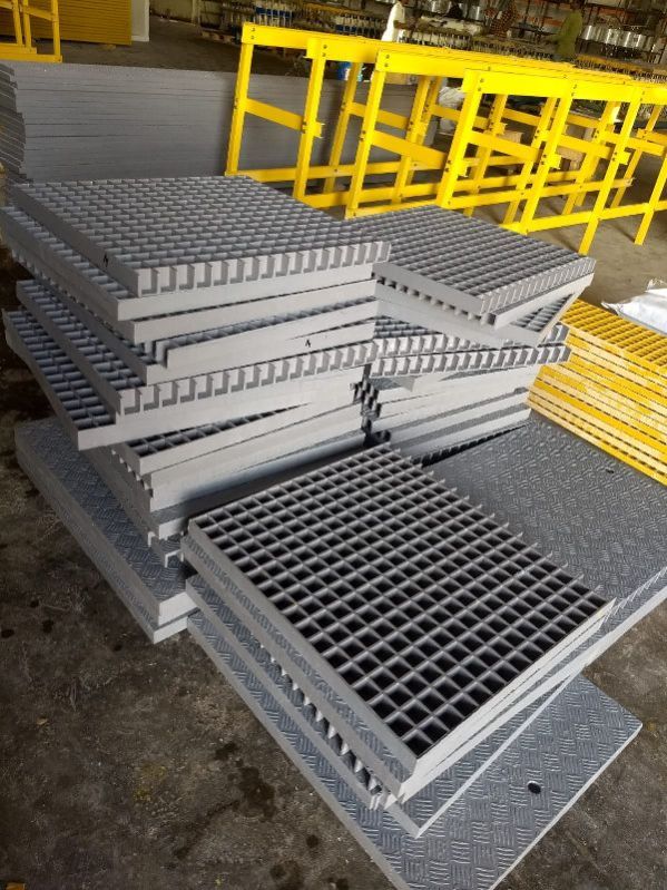 Frp Gratings With Chequered Plate And Handrails