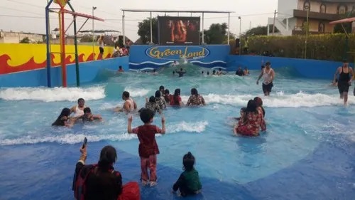 FRP Wave Pool, for Water Parks, Amusement Parks, Resorts, Sports Club, Capacity : 700 Persons