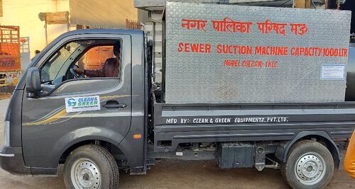 Sewage suction truck, Capacity : 1000 Ltr