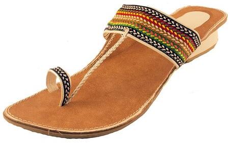 Leather Ladies Kolhapuri Chappals, for Casual Wear, Party Wear, Style : Anitque