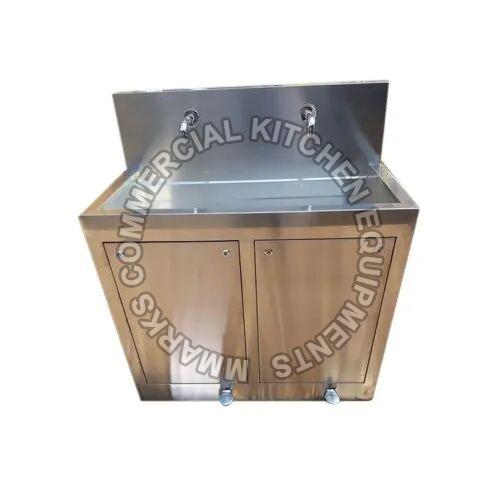 Square Stainless Steel Scrub Station, for Commercial, Feature : Anti Corrosive