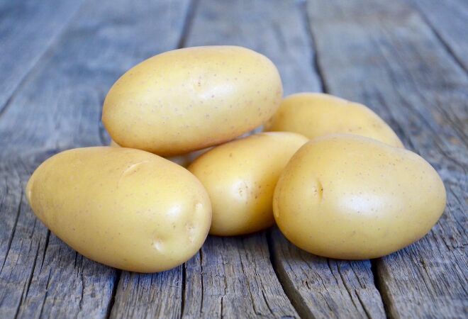 Organic fresh potato, for Cooking, Snacks, Feature : Floury Texture