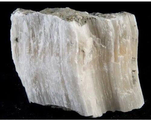 Raw Gypsum Stone, for Utilized in cement industry, paint fillers, fertilizers, soil conditioners, etc