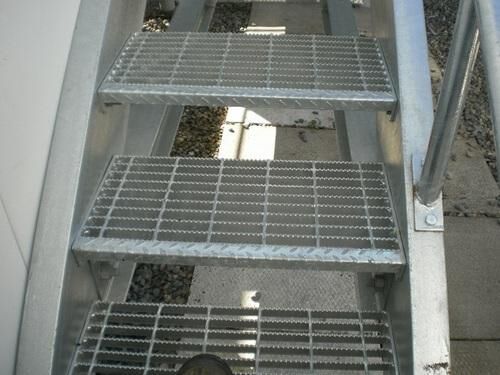 Steel Grating Stair, for Industrial/ Domestic, Color : Metallic