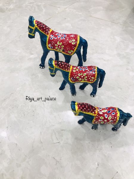 3 Pcs Ceramic Horse Statue, for Dust Resistance, Shiny, Pattern : Printed