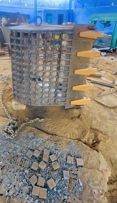 Round excavator bucket