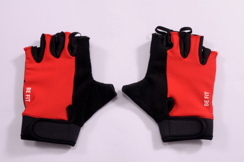 Dotted 50 gms Breathable Fabric Be-Fit Gym Gloves Red, for Fitness, Length : 17 cm