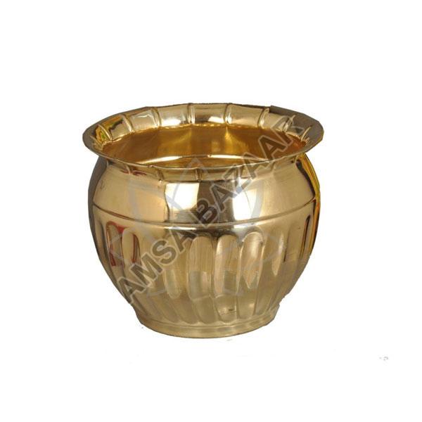 Polished Brass Round Planter, for Garden Use, Feature : Attractive Pattern, Easy To Placed, Long Life