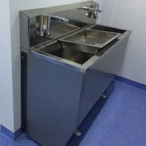 Polished Stainless Steel Foot Operated Scrub Sink, for Laboratory, Hospital, Feature : Anti Corrosive