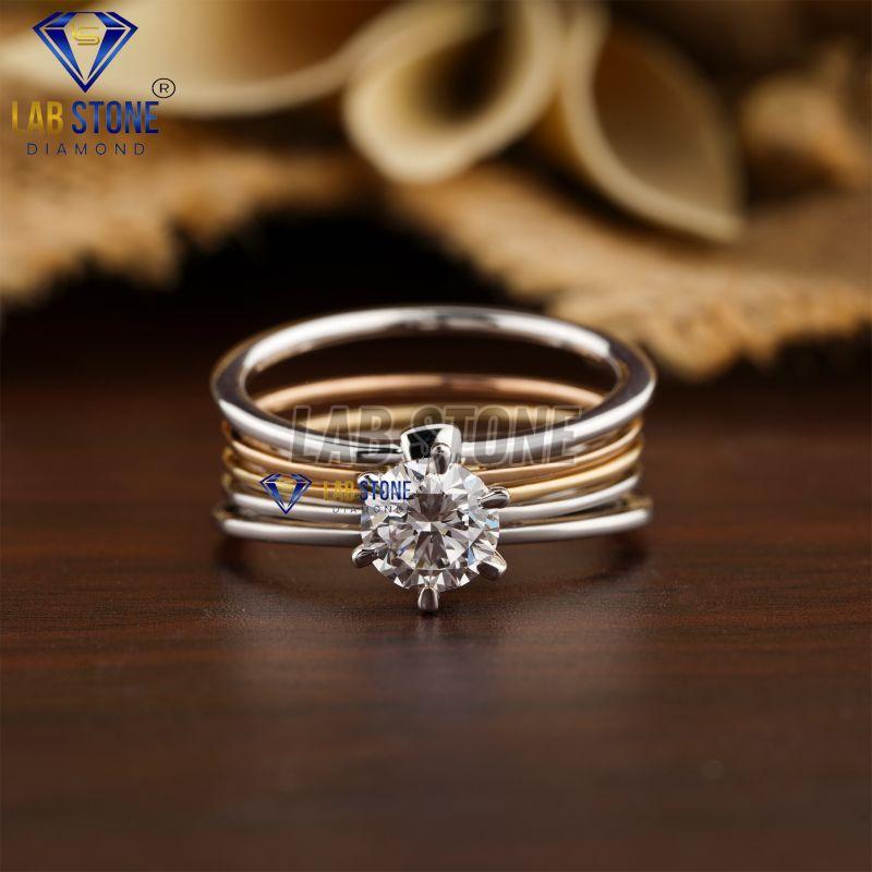 Luxurious Round Cut Diamond Gold Ring