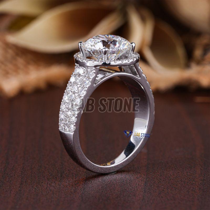 Luxurious Round Cut Diamond White Gold Ring