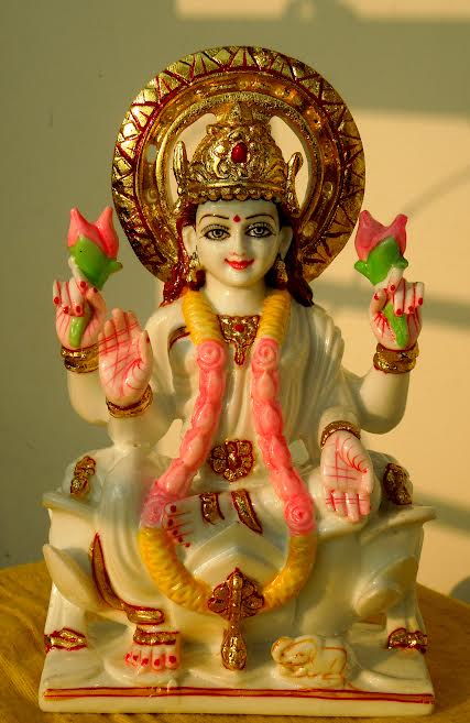 Marble Laxmi Maa Statue