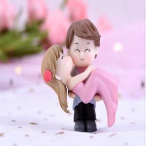 Sweety Lovers Hugging Style Couple – Style 9