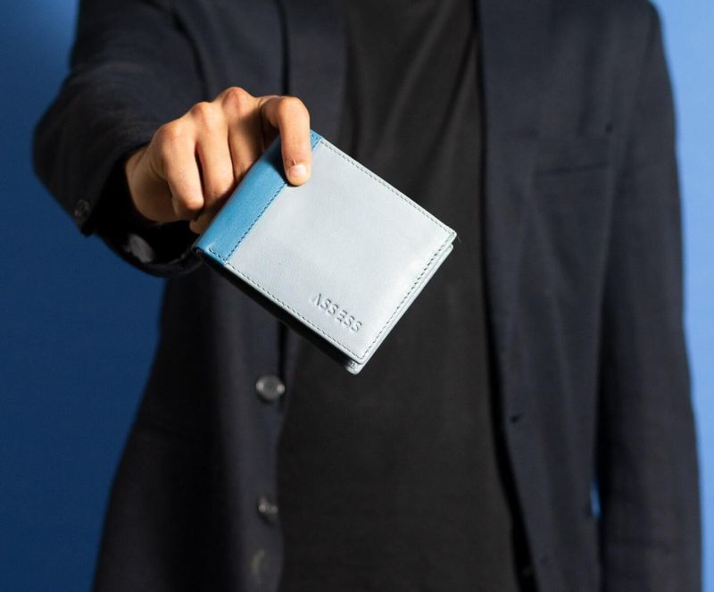 Contrast Panel Wallet