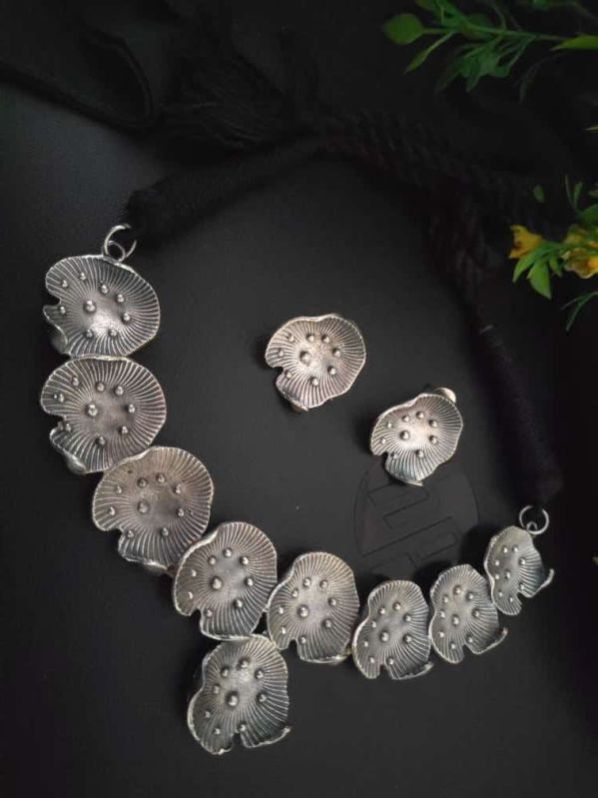 Ladies Modern Silver Necklace Set