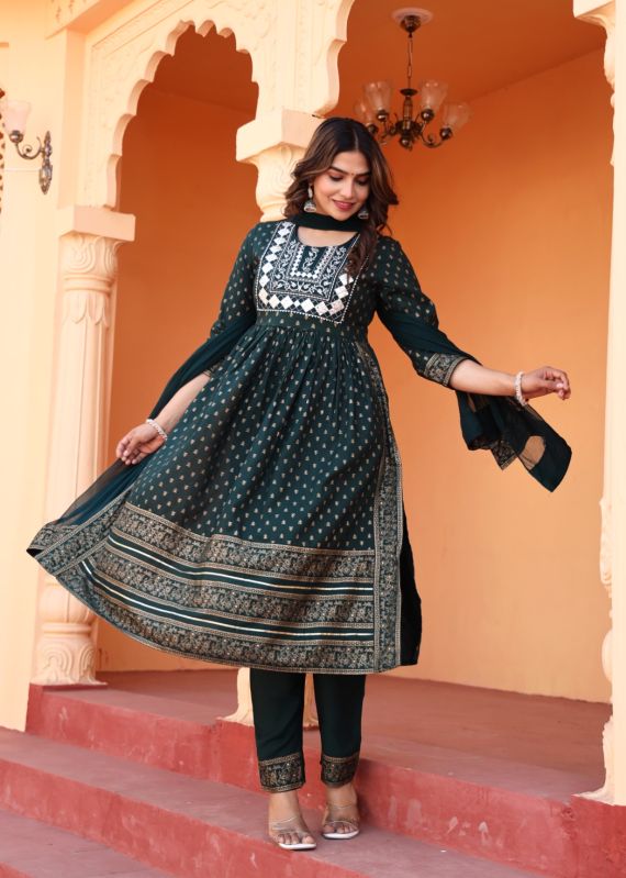 Ladies Green Nayra Cut Kurti Set