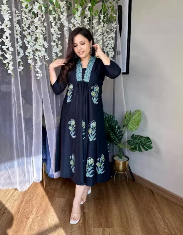 Ladies Fancy Blue Floral Printed Kurta Set