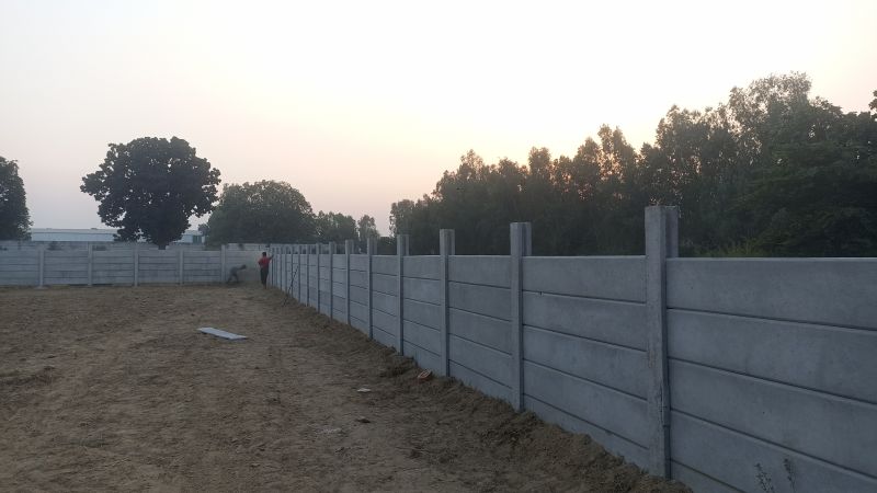 Plain High Tention Wire Polished Precast Compound Wall, For Boundaries, Size : Poll 6 8 10 Feet