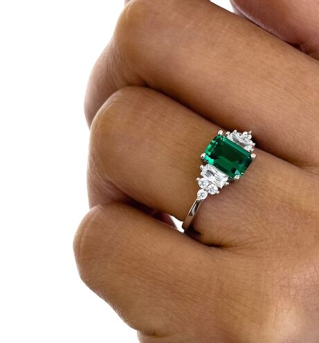 Rama Arts Silver Ladies Emerald Pearl Ring