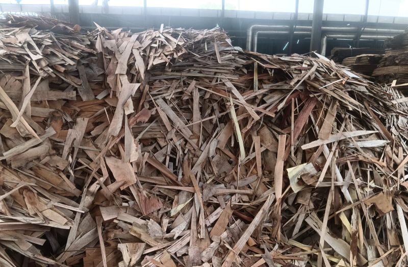 Eucalyptus Core Veneer Waste Wood Chips, For Making Furniture, Burning, Feature : Quality Tested, High Strength